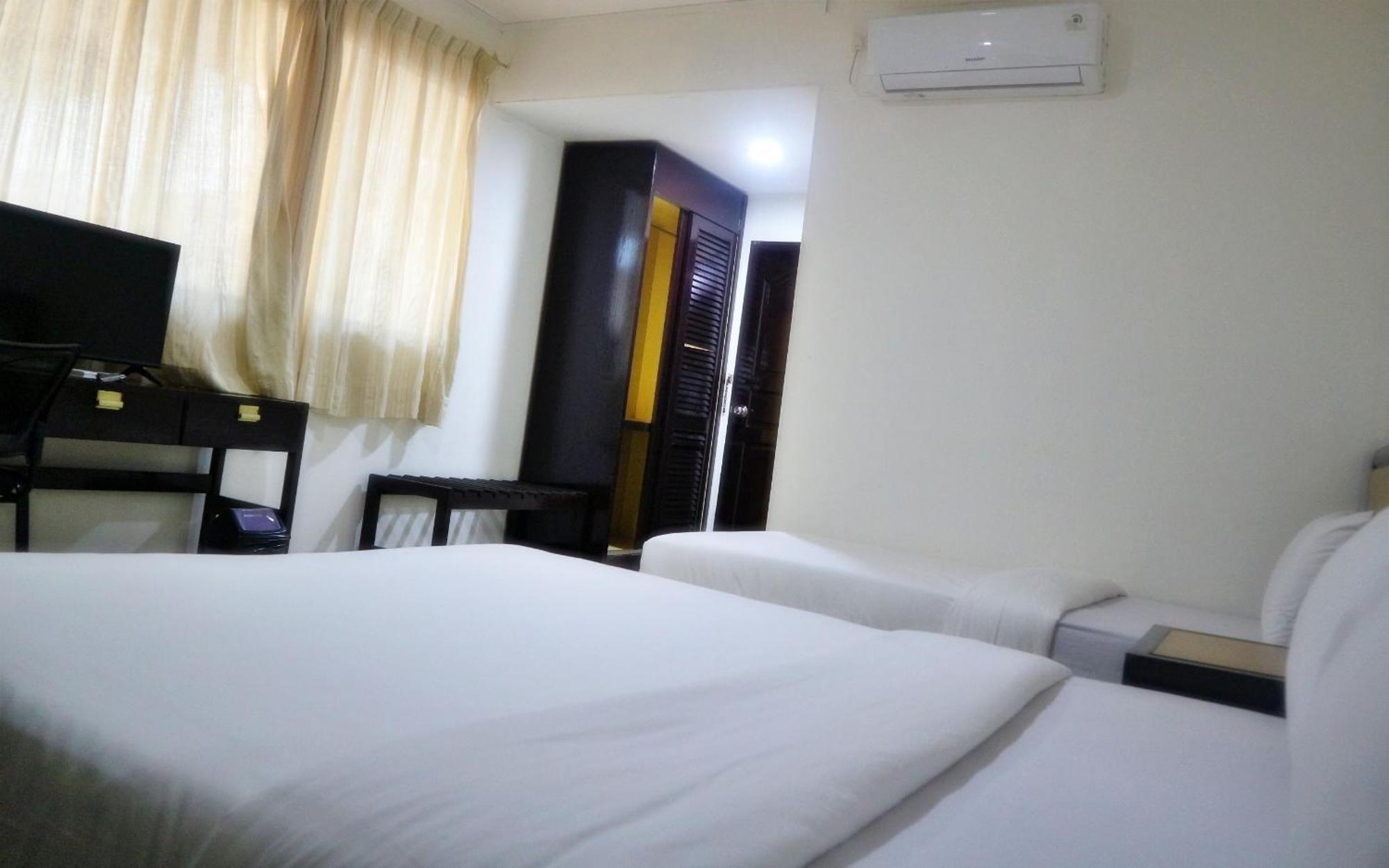 Hotel Riau Holidays Tanjungpinang Bagian luar foto